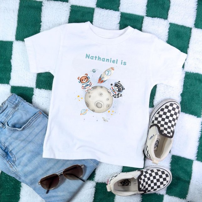 T-shirt Belle explosion hors de l'espace thème anniversair (Créateur téléchargé)