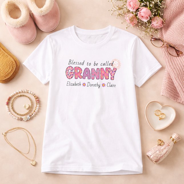 T-shirt Béni d'être appelé Granny Personnalisé Names (Blessed to be called Granny Personalized Names T-Shirt)