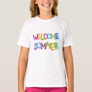 T-shirt bienvenue typographie colorée de vacances d'été