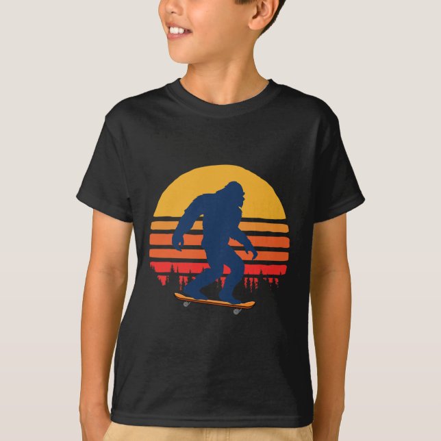 T-shirt Bigfoot avec longboard - Skateboarding 1  (Devant)
