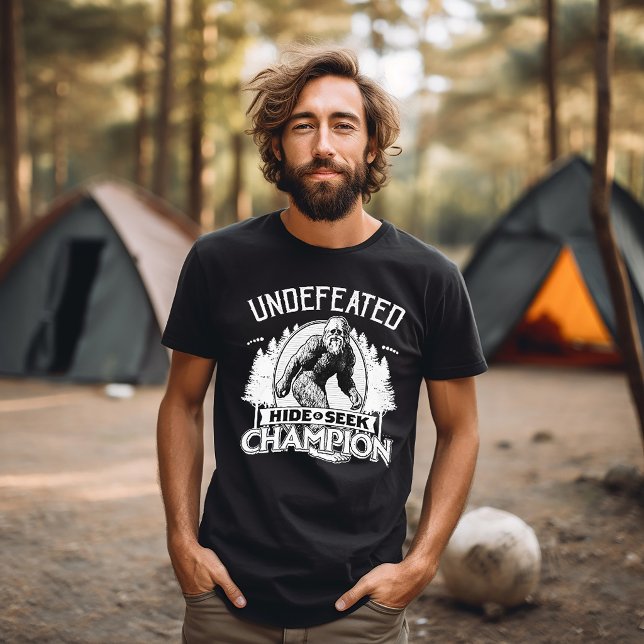 T-shirt Bigfoot - Champion invaincu de cache-cache (Créateur téléchargé)