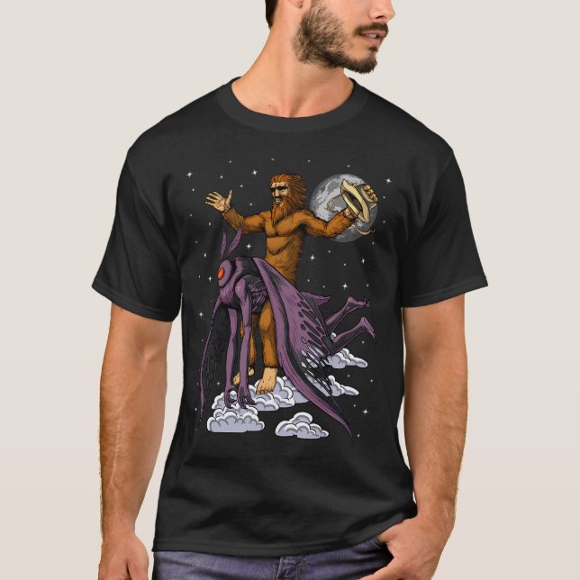 T-shirt Bigfoot chevauchant Mothman (Devant)