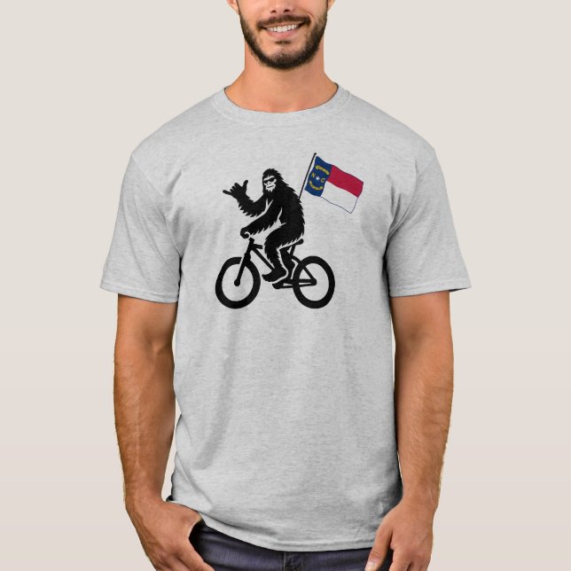 T-shirt Bigfoot Cyclisme Drapeau de Caroline du Nord (Devant)