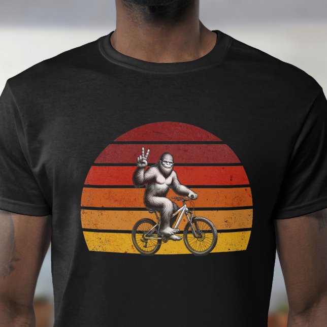 T-shirt Bigfoot Cyclisme Retro coucher de soleil Silhouett (Créateur téléchargé)