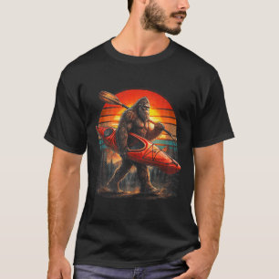 T-shirt Bigfoot drôle en kayak au coucher du soleil rétro 