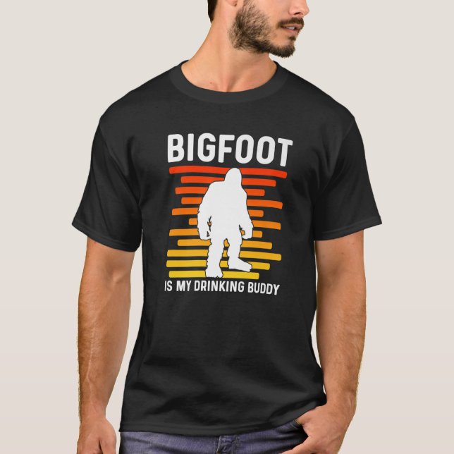 T-shirt Bigfoot est mon pote à boire Retro Sasquatch (Devant)