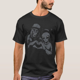 T-shirt Bigfoot et Alien Love Hand Sign Funny Sasquatch a