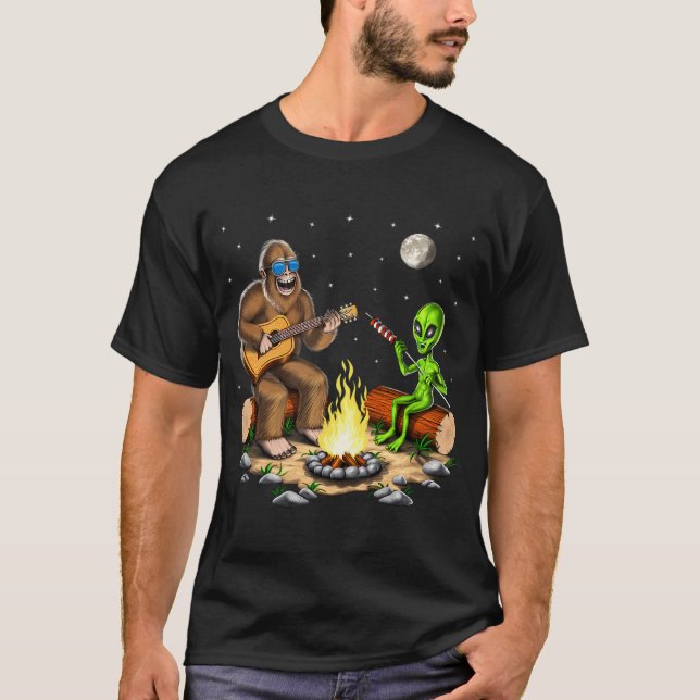 T-shirt Bigfoot et camping Alien (Devant)