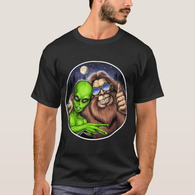 T-shirt Bigfoot et Extraterrestre (Devant)