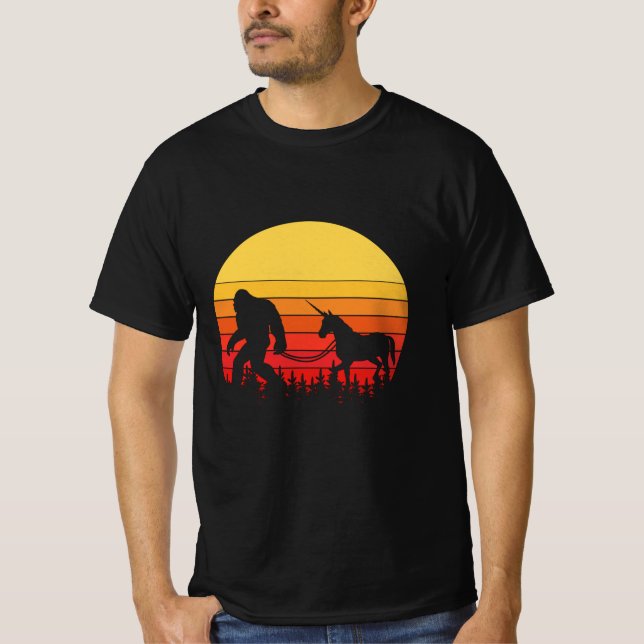 T-shirt Bigfoot et Unicorne dans une conception rétro (Devant)