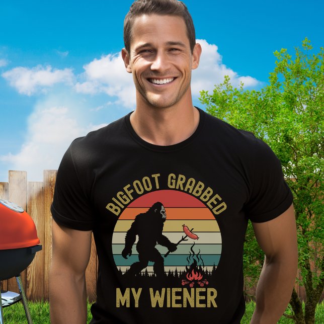 T-shirt Bigfoot Grabbed My Wiener – Funny Sasquatch Hot do (Créateur téléchargé)