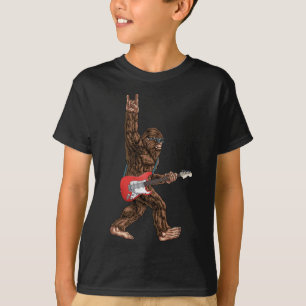 T-shirt Bigfoot Jouant Un Rock De Guitare Électrique Sur S