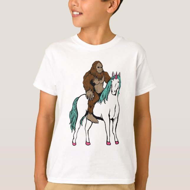 T-shirt Bigfoot montant une licorne (Devant)