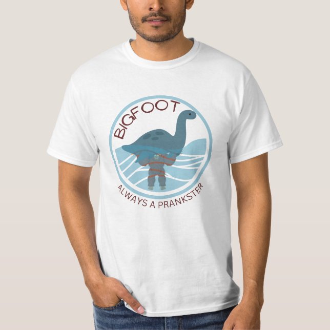 T-shirt Bigfoot Nessi Comic Prankster (Devant)