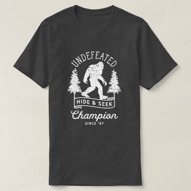 T-shirt Bigfoot non vaincu Cacher et Chercher Champion Dis (Design devant)