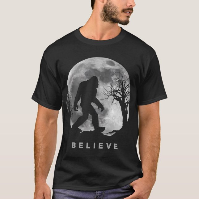 T-shirt Bigfoot Pleine lune de nuit Je crois Sasquatch (Devant)