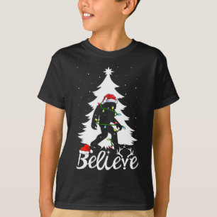 T-shirt Bigfoot portant Noël Arbre Sasquatch Croyant