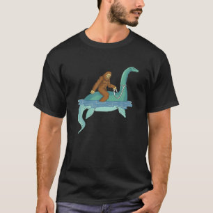T-shirt Bigfoot Riding Nessie Sasquatch Loch Ness Monster