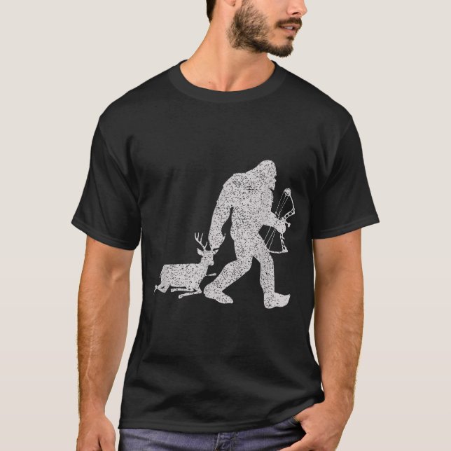 T-shirt Bigfoot Sacs Un Cerf Gros Pied Deer Chasse De Bow  (Devant)