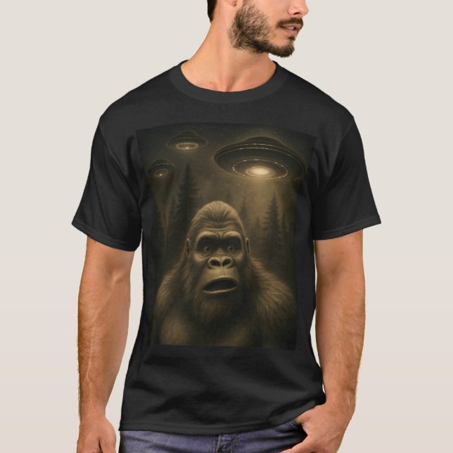 T-shirt Bigfoot Sasquatch Alien UFO Funny (Devant)