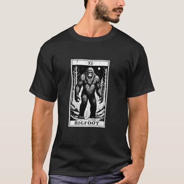 T-shirt Bigfoot Sasquatch Cryptid Mythique Bête Tarot Car (Devant)