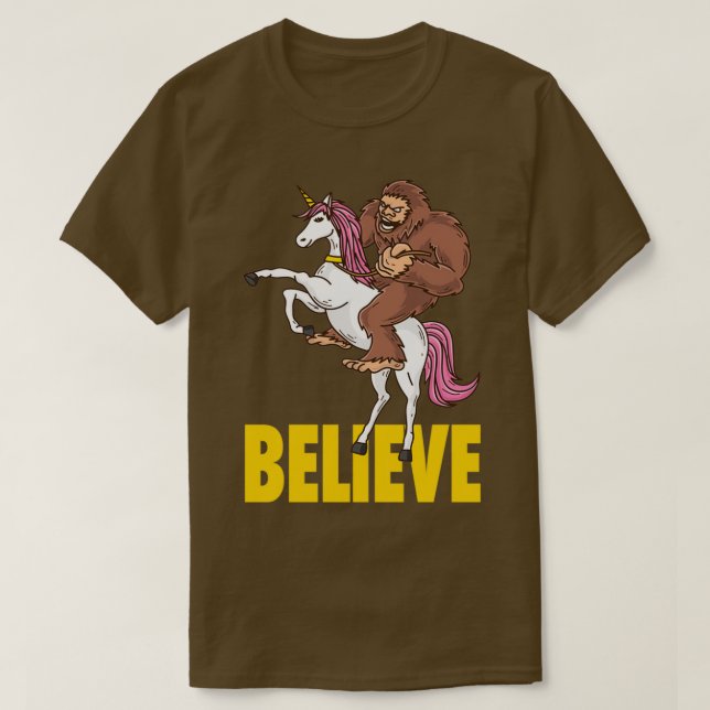 T-shirt Bigfoot Sasquatch équitation Unicorn Unicorn Cadea (Design devant)