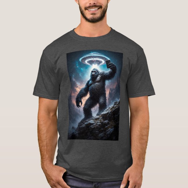 T-shirt Bigfoot taking a Selfie with UFOs (Devant)