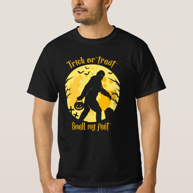 T-shirt Bigfoot Trick Ou Treat Smell My Feed Halloween (Devant)