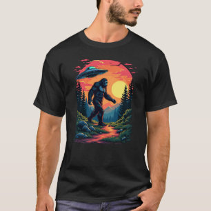 T-shirt Bigfoot UFO Rencontre Tee - Wilderness Graphic Tee
