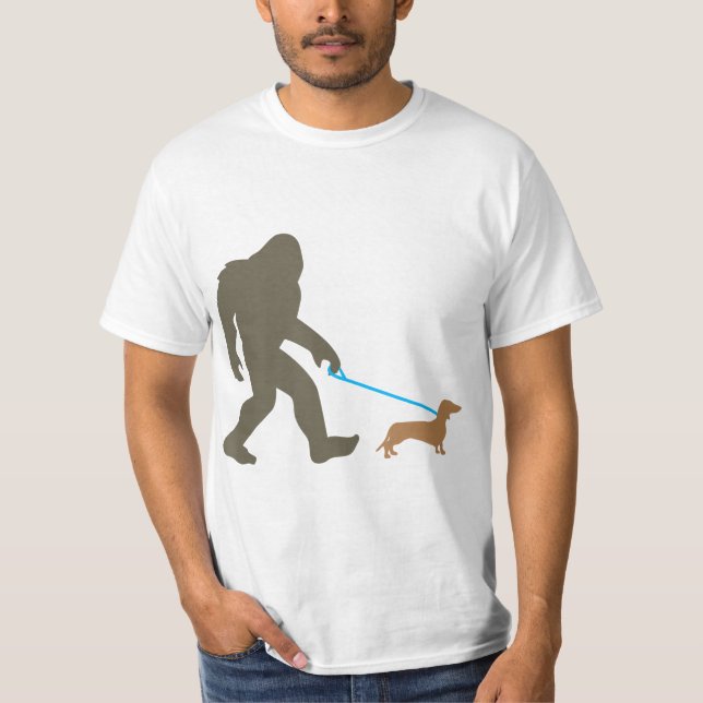 T-shirt Bigfoot Walking Dachshund Sasquatch Doxie Chig Cad (Devant)