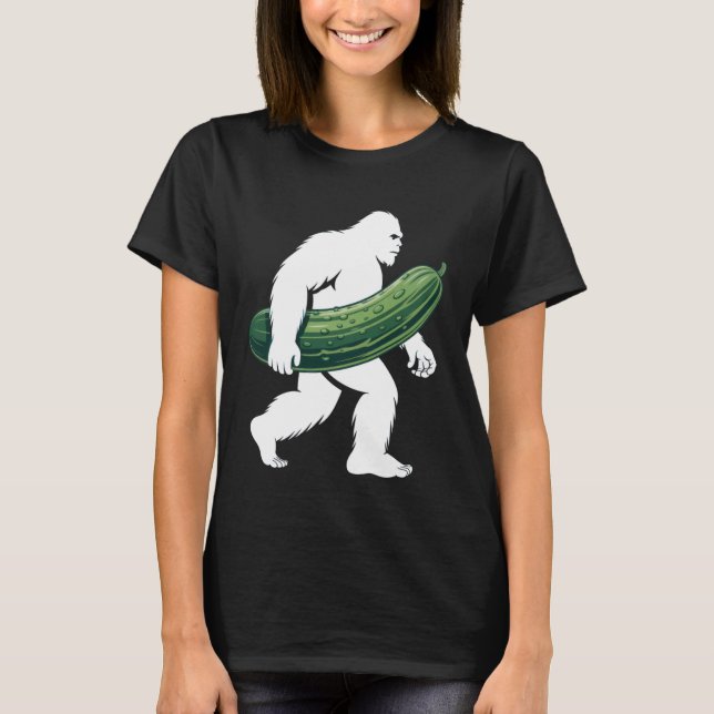 T-shirt Bigfoot with Cucumber for Adventurous Campers and  (Devant)