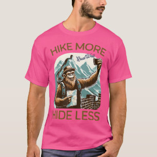 T-shirt Bigfoot'S Bucket List Hike Plus Masquer Moins Gran