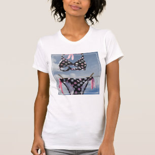 T-shirt Bikini accrochant sur une corde à  linge
