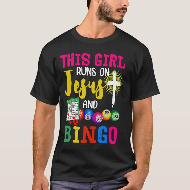 T-shirt Bingo Cette fille tourne sur Jésus et Bingo (Devant)