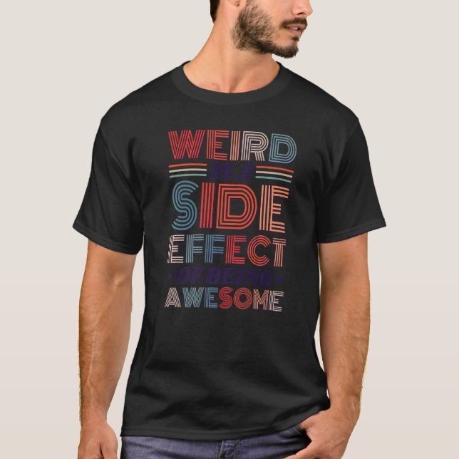 T-shirt Bizarre Est L'Effet Secondaire D'Être Un Sarcasme  (Devant)