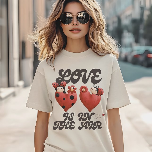 T-shirt Bizarre, L'amour est dans l'air, Coeur Rouge Doux (Créateur téléchargé)