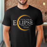 T-shirt Black & Gold 2024 Texas Total Solar Eclipse<br><div class="desc">Voici notre t-shirt moderne Black & Gold 2024 Texas Total Solar Eclipse Custom T-Shirt, une pièce élégante et commémorative pour cet événement céleste rare. cette chemise capture l'élégance et l'excitation de l'éclipse solaire totale. Avec l'année 2024 courageusement affichée, ainsi que l'emplacement du Texas, il sert de garde intemporelle de ce...</div>