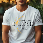 T-shirt Black & Gold 2024 Texas Total Solar Eclipse<br><div class="desc">Voici notre t-shirt moderne Black & Gold 2024 Texas Total Solar Eclipse Custom T-Shirt, une pièce élégante et commémorative pour cet événement céleste rare. cette chemise capture l'élégance et l'excitation de l'éclipse solaire totale. Avec l'année 2024 courageusement affichée, ainsi que l'emplacement du Texas, il sert de garde intemporelle de ce...</div>