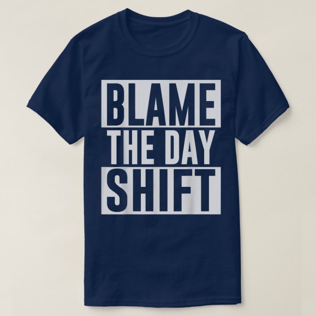 T-shirt Blame Le Jour Shift Travailleur Collègue Night Shi (Design devant)