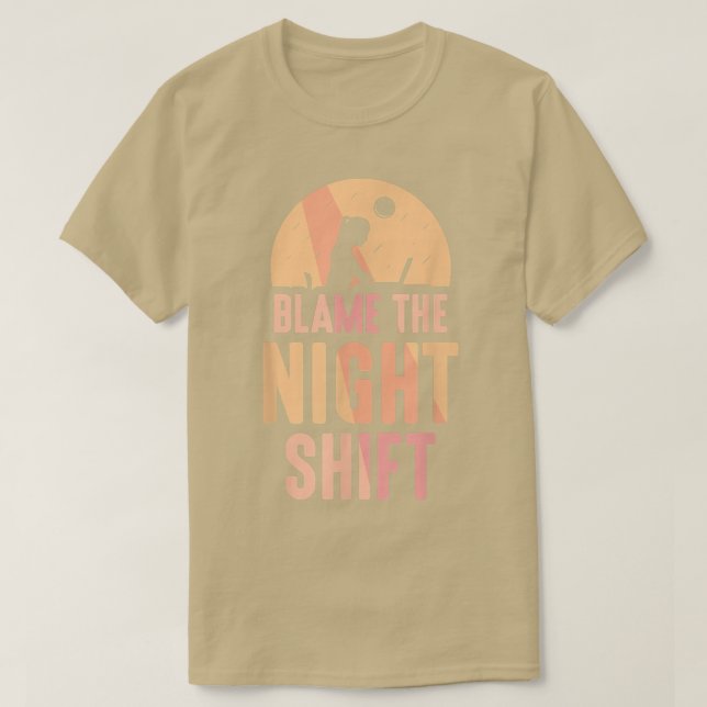 T-shirt Blâmer La Nuit Shift Travailleur Jour Shift Travai (Design devant)