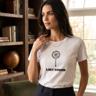 T-shirt blanc minimaliste pour femme avec boussole
