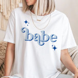 T-shirt BLUE Disco Babe Bridal Party<br><div class="desc">Revenez dans le temps avec notre collection Retro Disco Ball Bridal Shower Invitations & Decor. Plongez dans la nostalgie de la les années 70 avec des arches beiges et grises, rehaussées de polices de parties scintillant argentées super. L'emblématique boule de disco rétro prend le devant de la scène, évoquant une...</div>