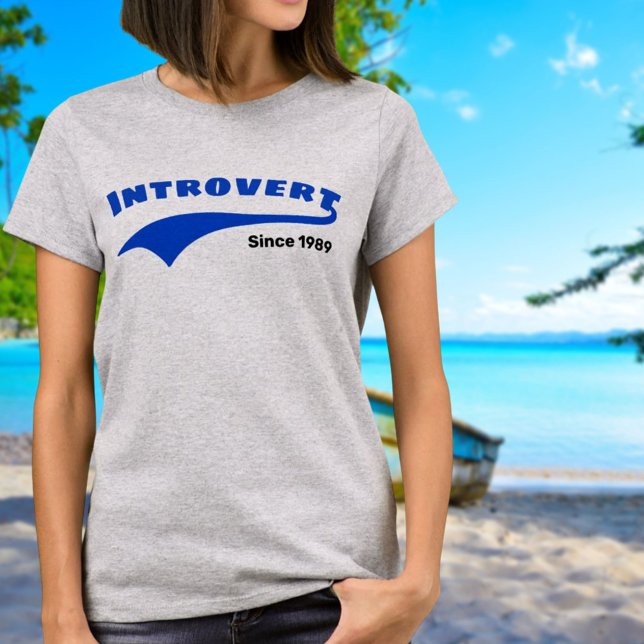 T-shirt Blue Introvert Typographie Swoosh Date personnalis (Template text date tee shirt.)