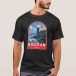 T-shirt Bodrum Castle Turkey Travel Art Vintage<br><div class="desc">Bodrum conception de déplacement vectoriel rétro. Bodrum est une ville de la péninsule de Bodrum,  qui s'étend de la côte sud-ouest de la Turquie à la mer Égée. La ville dispose de baies jumelles avec vue sur le château de Bodrum.</div>