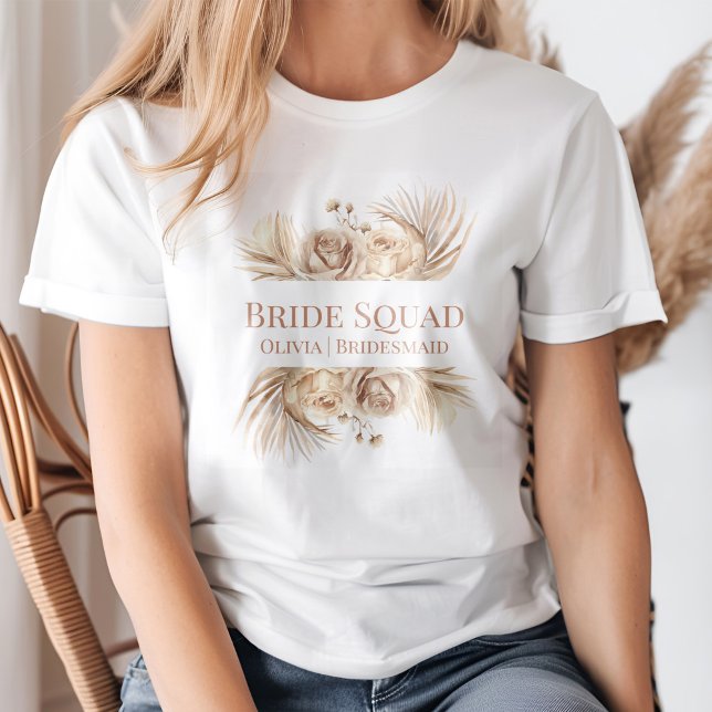 T-shirt Boho Chic Blush Floral Bride Squad (Boho Chic Blush Floral Bride Squad T-Shirt on a young woman)