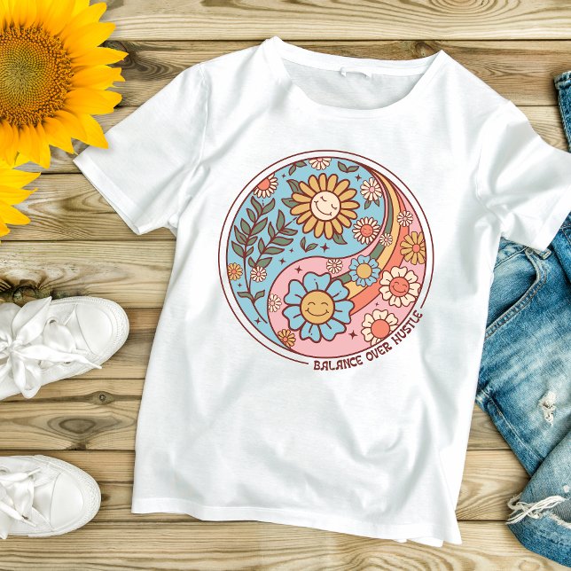 T-shirt Boho Floral tendance Yin Yang Balance sur Hustle (Boho Trendy Balance Over Hustle, Flowers Floral, Self care Inspirational Motivational T-shirt)