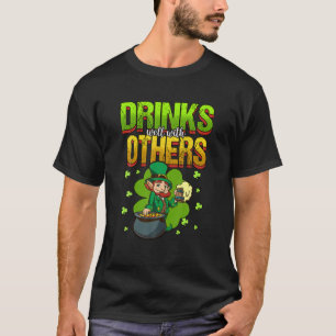 T-shirt Boire bien avec d'autres St. Patricks Day Laprecha