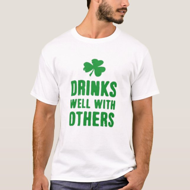 T-shirt Boire bien avec d'autres St. Patrick's Day Tee (Devant)