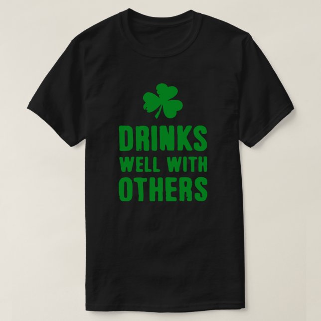 T-shirt Boire bien avec d'autres St. Patrick's Day Tee (Design devant)