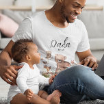 T-shirt Bois doux Baby shower animal Dada Ours<br><div class="desc">Organisant un baby shower, ce maillot d'ours Dada baby shower pour la future maman sera l'ajout parfait à votre planification. Composé d'un assortiment d'animaux des bois, d'un renard, d'un hérisson, d'une souris, d'un hibou, d'oiseaux et d'écureuils. Vous pouvez modifier les styles, la taille et la couleur de la police en...</div>
